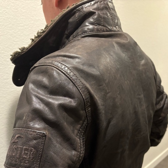 Authentic Hollister Palm Canyon Distressed Leather Jacket. - Picture 15 of 16